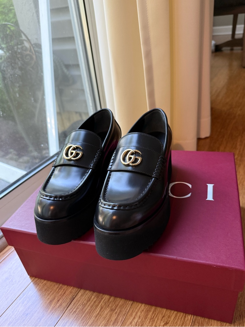 Gucci Black Leather Platform Loafers with Gold GG Hardware - Picture 2 of 14